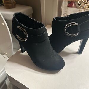 Elegant Black Ankle Boots